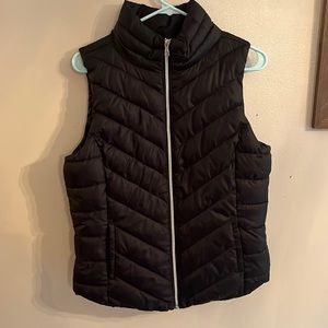 BLACK PUFFER VEST